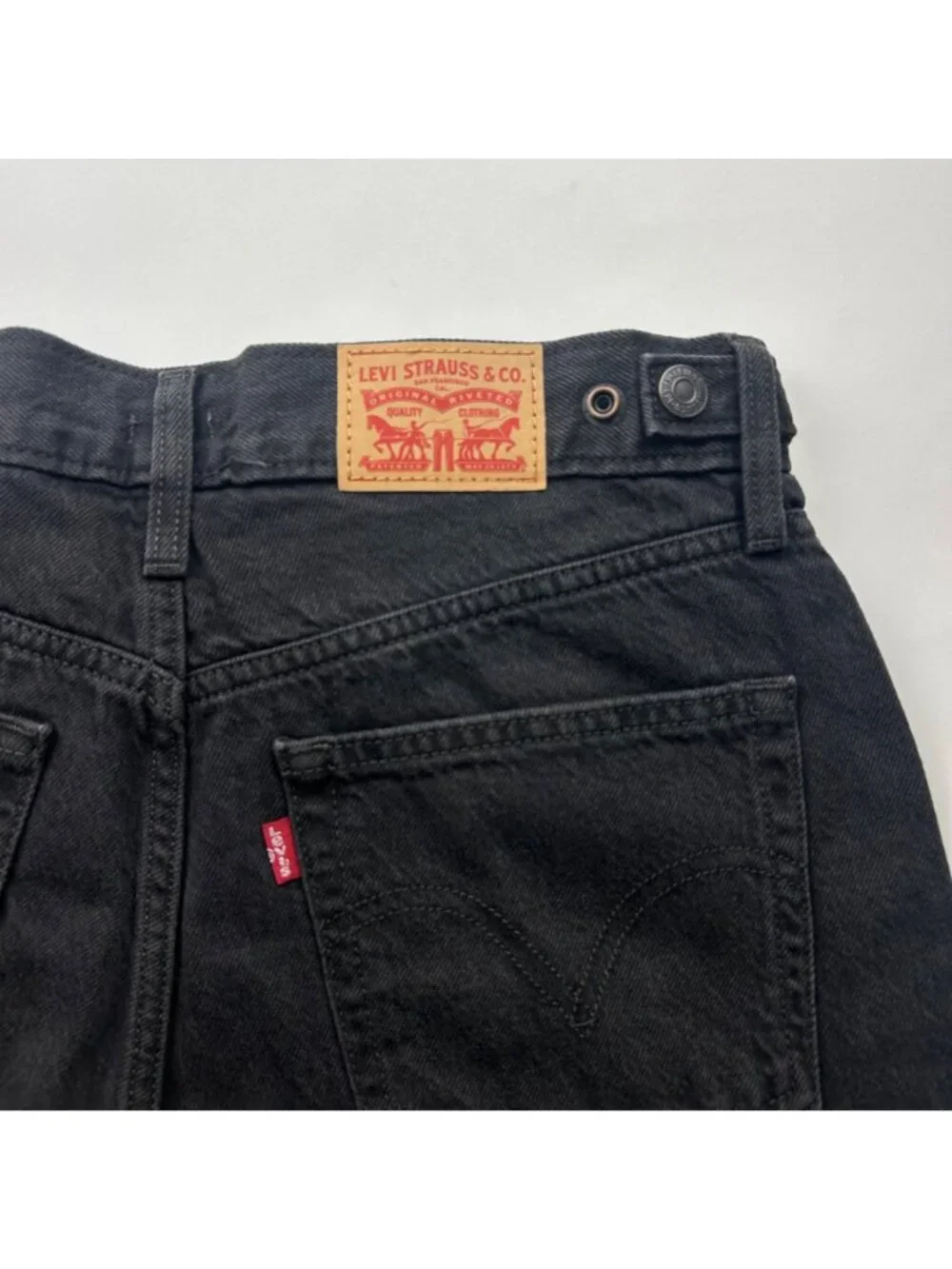 Levi's Black Denim High Rise Cinch Waist Baggy Jeans 31